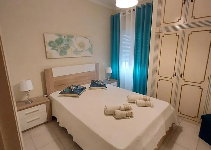 Rainha Santa アルマカオ・デ・ペラ